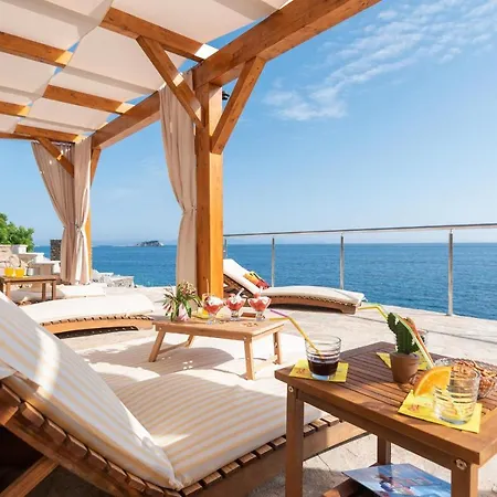 Exceptional Beachfront On Korcula Island ヴィラ プリズバ