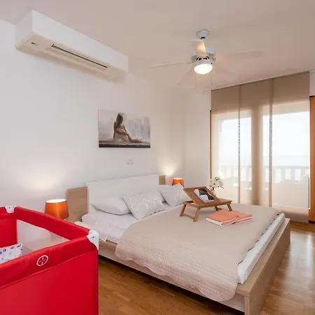 Exceptional Beachfront On Korcula Island ヴィラ プリズバ