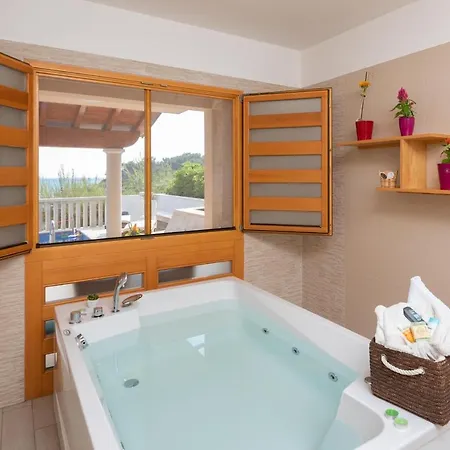 Exceptional Beachfront On Korcula Island ヴィラ プリズバ