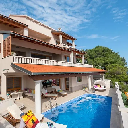 Exceptional Beachfront On Korcula Island ヴィラ プリズバ