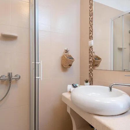 Exceptional Beachfront On Korcula Island プリズバ